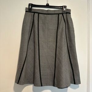 Harvé Bernard Vintage Sz:10 MIDI Wool Skirt Grey/ Black Piping. Back Zipper.